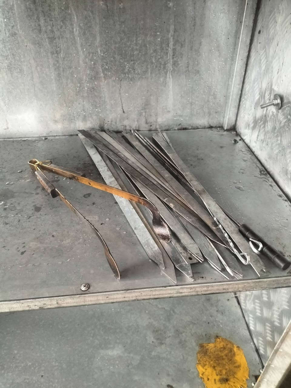 منقلة جكر استعمال قليل اخت الجديدة شيلمان وياها مفرغة حديد وملحقات
***********
