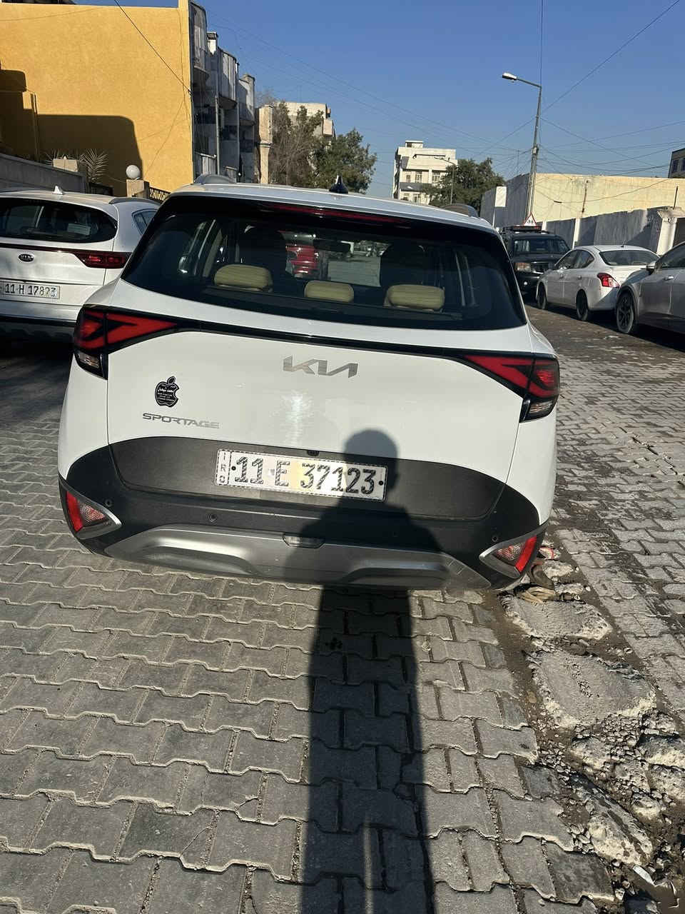 السلام عليكم سبورتج 2023 سياره جديده بيه هاي رصعات وبارد بل جاملغ ماشيه 50 ألف سياره فول بصمه كراسي كهرباء ترحيب بل مري مكان السياره بغداد  زيونه السعر 221 رقمي ***********
