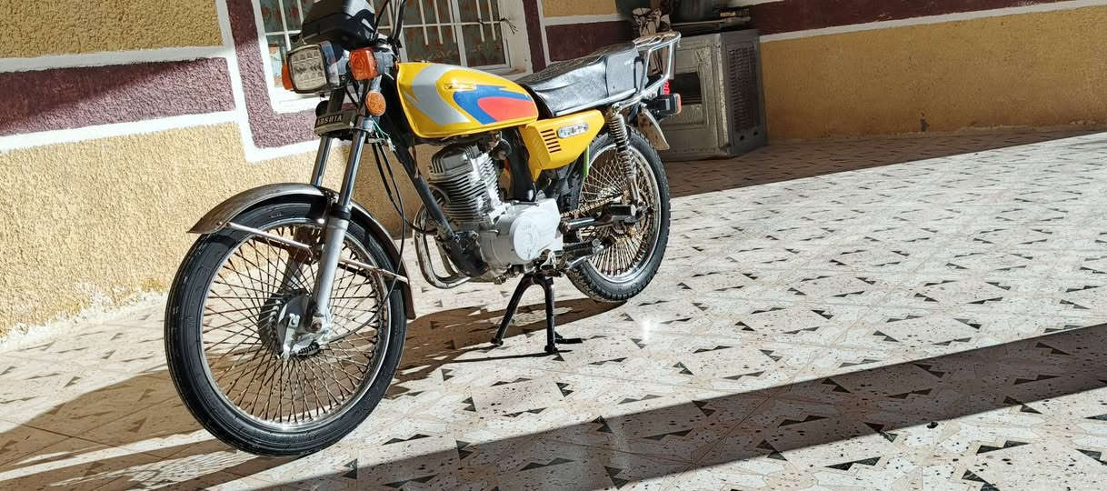 سلام عليكم  دراجه ارشه مديل 18 اوراق اصولي  دراجه نضيفه مثل ما تشوف بعينك   مكينه جارده ومبدل ولفات وبوشه  سعر خاص هاذه رقمي  ***********  لا تراسني خاص ما ارد عليك
