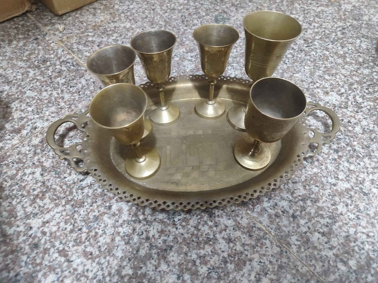 صينيه مع كلاصات نحاس قوي مو خفيف ب45
صينيه مال طعام حجم جبير ب15
صواني صغار على 10 الوحده 
يوجد توصيل مكاني حله


**إذا كنت صاحب هذا الإعلان وتريد حذفه لأي سبب، رجاءا أرسل رسالة إلى الدعم الفني**