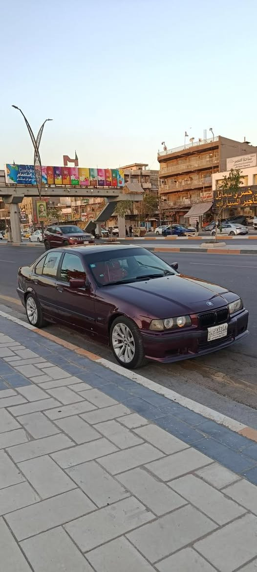 سلام عليكم حبايب
e36  320   6 سلندر 
مكينه جديده 
كير اوتو جديد 
سياره مصبوغه عام جديد 
صدر خلفي امامي جديد 
ويل وتخم تاير جديد 
لايت وبكلايت جديد 
كت ام كامل 
كهربايات السياره كله بلاد ونضيفه 
بدون ضربه وبدون خياس 
*********** اتصال فقط 
مكاني بغداد 
سعر 65 وبيه مجال
