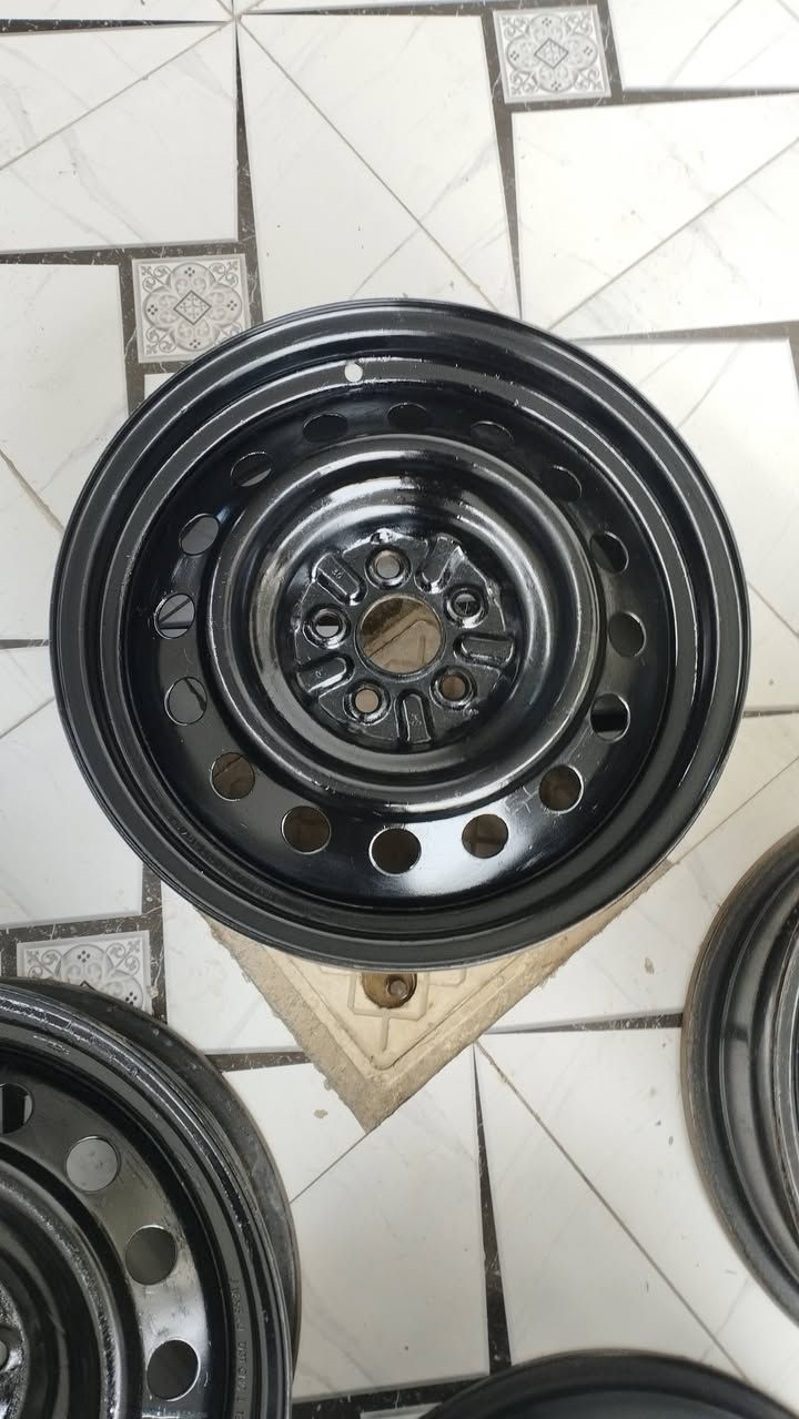 اسلام عليكم اخوان سعر معقول 125 الف واصل وجب جديد ويل اسود عادي حجم 16 ما عدا 4 كابات حجم 16  مال كورلا موديل 2018 لا عواج لا تسليح  سعر 125 الف عنوان كركوك قادسي أو لا يم نادي سولاف ***********  ***********
