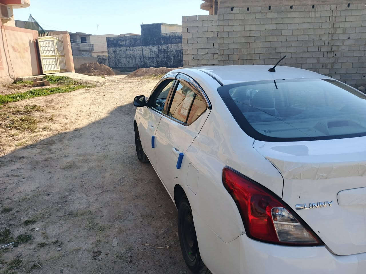 السلام عليكم نيسان سني هندي بليته زركه 2019رقم بغداد هزه ورقم وسنويه جديد بيهه طخه بقبغ الصندوك صبغت نص من عنده وبيهه كم بارد وسونار موجود تخم تأيرجديد صدر جديد تدفئه تبريد كله شغال تجي وتشوف بعينك 
السعر 99وبيهه مجال
الرقم ***********
