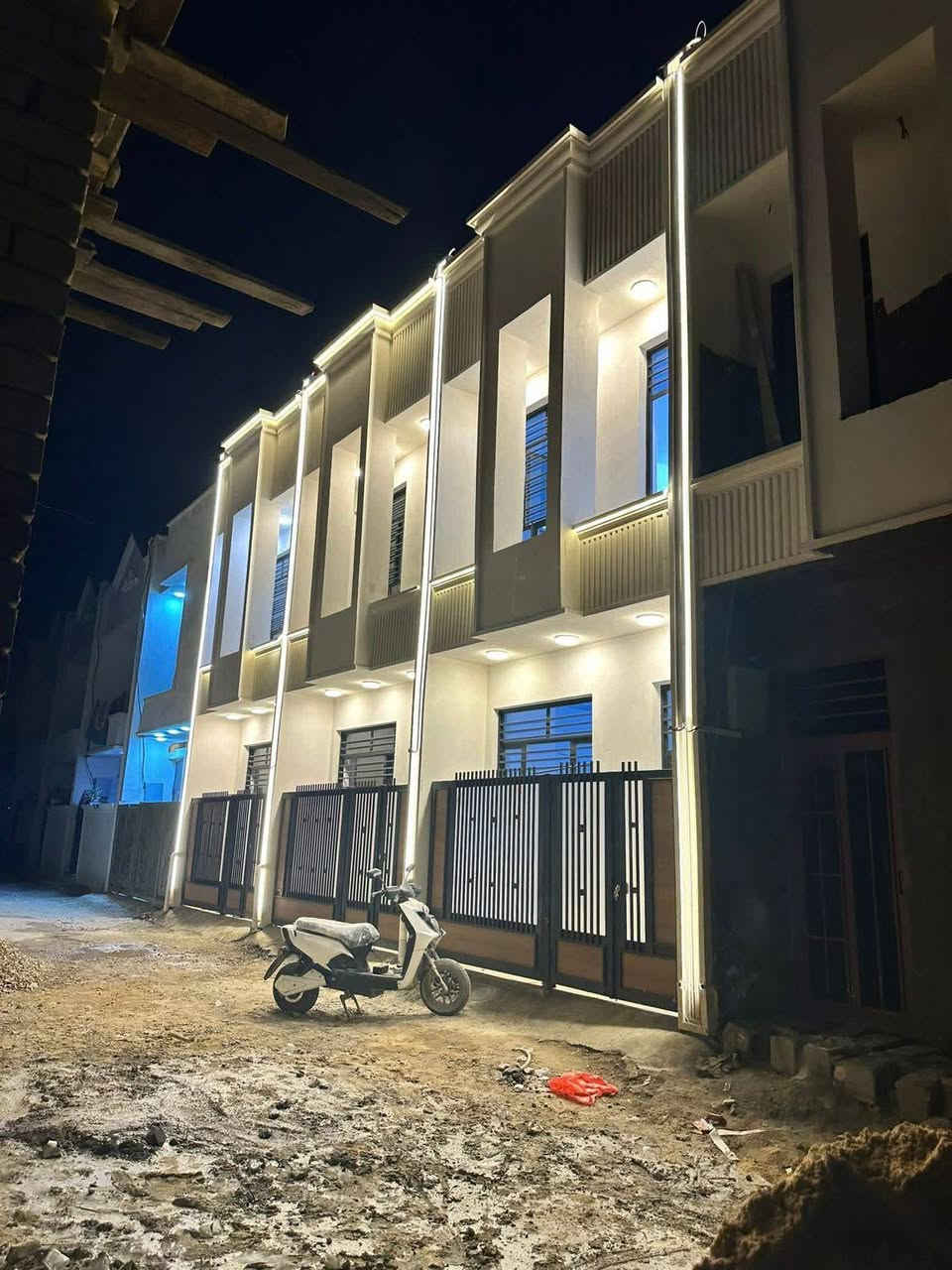 بيت مساحة 50متر يحتوي :2 غرف نوم و حمام و مطبخ و استقبال
العنوان: منطقة الدوانم مجاورالري قرب الشرطة الخامسة 
لتواصل والاستفسار ع الرقم ***********
تتوفر عروض  بيوت  وقطع اراضي
