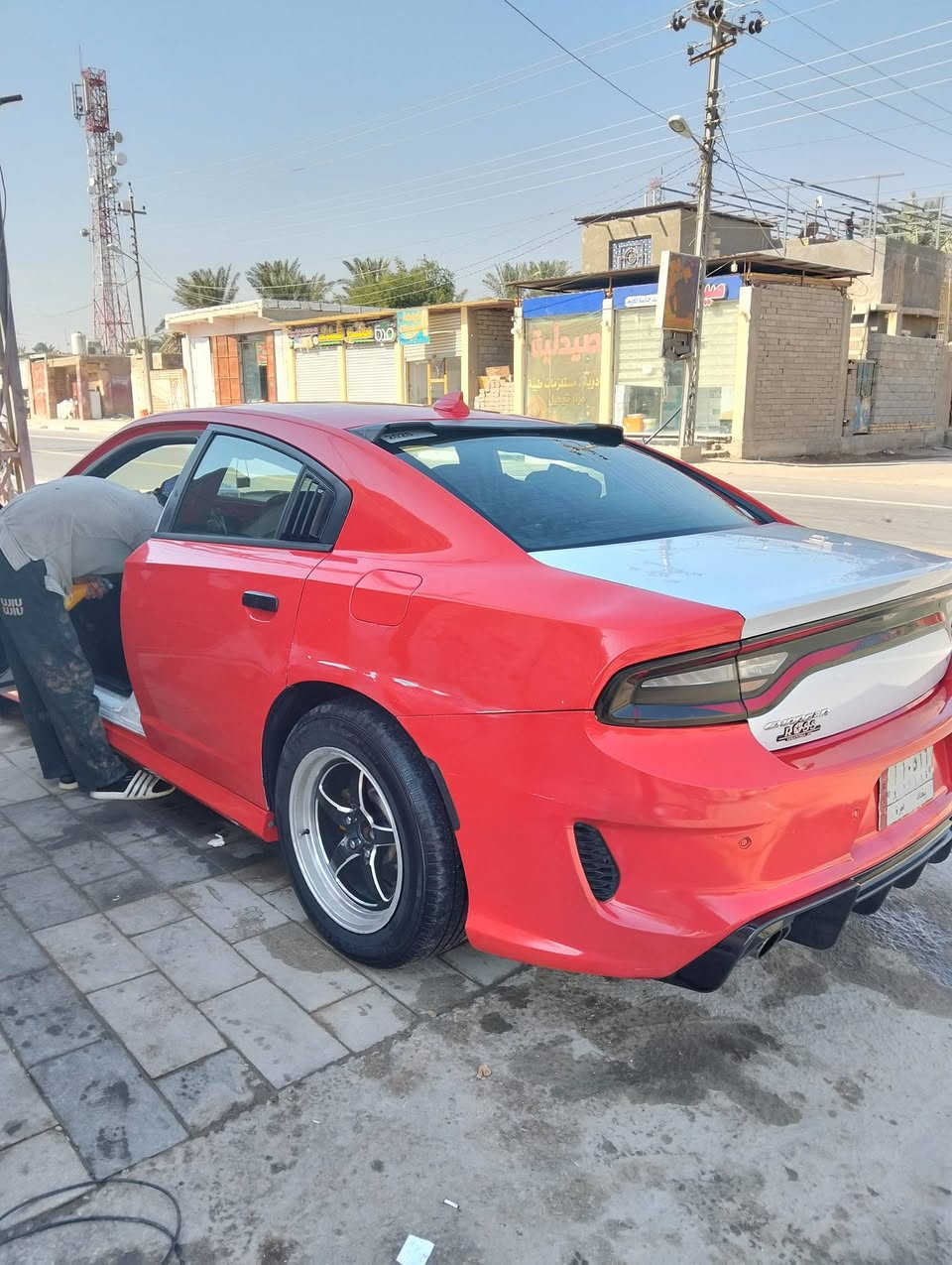 السلام عليكم من رخصه الادمن جارجر 2020 اصل للبيع رقم بغداد بسمي جاهزه من كلشي تخم تاير حداده كير مكينه جدد تبريد حادثها قطعها مبدلاات سعر 165,وبيها مجال خطها كرنه بغداد  مكان سياره بصره للستفسار تصال عل رقم ***********
