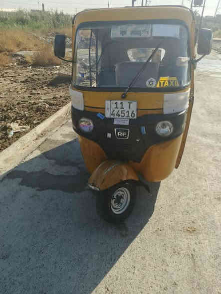 السلام عليكم تكتك موديل 21للبيع مرقمه التحويل ثاني يوم مكاني عبور سيطره الشعب القديمه السريدات السعر 7وبيها مجال *********** غير متواجد ع نت
