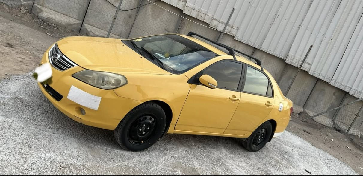 مرحبا شباب بي واي دي موديل 2014 فول موصفات بصمه سياره جهازه ع حسب الصول ومصفره هيأ سياره مكفوله فقط باب خلّف السايق محرك كير بحاله جيدة طخم تواير +سبير دوشمه جديده صدر كله جديد مشط جديد لايت زنون سياره جاهزه 
تبريد ثلج غاز فرنسي 🧊
سعر. 60 
بي وتساب وتصال ***********
عنوان بصره
