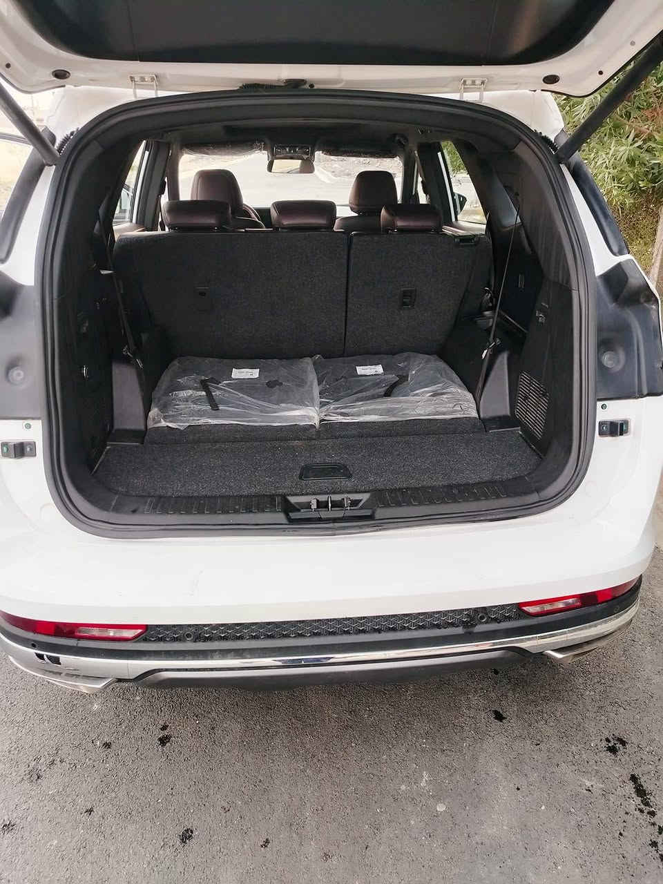 للبيع 

🚘 جيتور X90 بلس
📅 موديل2024

📍 مرقمة بغداد – باسمي
🧮 المسافة: 61000 كم

⭐ المواصفات:
✅ الون أبيض
✔️ داخلية ماروني
✔️ سقف بانوراما
✔️ حساسات أمامية وخلفية
✔️ كاميرات 560 درجة
✔️ تبريد كشن السايق ودفه كشن السايق والراكب 
✔️ تبريد 3 قطع
✔️ شاشة كبيرة
✔️ ثلاجة
✔️ بصمتين تشغيل
✔️ 2 منافذ Type-C + 2 منافذ USB
✔️ إنارة LED كاملة
✔️ ناقل حركة 7 سرعات
✔️ شحن وايرلس
✔️ مثبت سرعة
✔️ محرك 2000 تيربو
✔️ نظام مراقبة ضغط الإطارات

💰 السعر: 24،000،000 مليون دينار وبيها مجال

📞 رقم صاحب السيارة *********** (واتساب + اتصال)

📍 مكان السيارة: بغداد – حي اور
