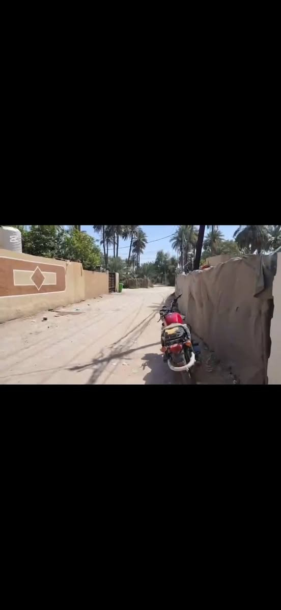 دار للبيع طابو زراعي سند25
بأسم الحجيه يتحول باسمك كبل
المساحه200 متر طابق واحد عكاده بلوك
يحتوي الدار على طارمه كبيره ومضيف كبير معزول  وغرفتين واحده كبيره والاخرى وسط
وصحيات ومطبخ وصاله وسطح وبيتونه
عرض الفرع6متر
العنوان كربلاء-طريق بغداد شارع العميشيه مقابل عامود 60تحديدا
وتبعد عن جامعه الزهراء 5عواميد جامعه الزهراء عامود55 والبيت عامود60بلضبط
السعر 75وبي مجال
البيت واسع وجبير وفرعه مرتب
لكن يبعد عن الشارع العام الرئيسي مال بغداد 850متر
راسلنا واتساب سيتم تحويلك لراعي الدار،مباشرتا ••لانستقبل اتصالات فقط واتساب وسيتم تحويل على صاحب العقار مباشر
 الواتساب : ‎0774 792 9882
