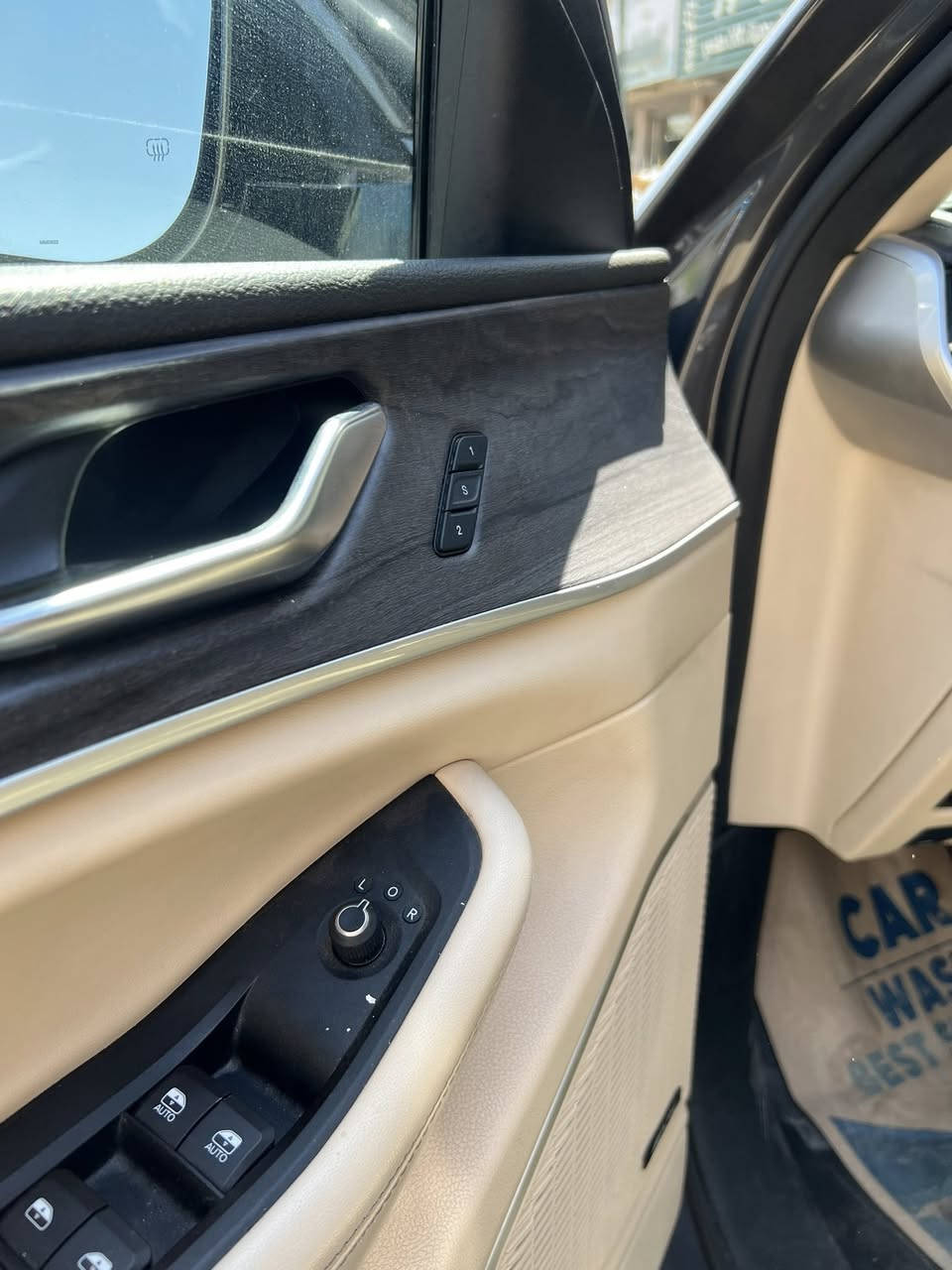 جيب كراند شيروكي موديل ٢٠٢٢
محرك ٦ سلندر 
لمتد فول مواصفات 
تشغيل عن بعد 
رادار
بانوراما 
كشنات vip لون بيجي مميز 
توقف ذاتي 
كامرات داخليه و خارجيه 
حساس بالمري 
خزن ميموري
تدفئه و تبريد كشنات 
ماشيه ٥٤ الف ميل 
رقم اربيل باسمي 
الحادث : جاملغ ايمن ومبدل بلاد بدون صبغ 
فقط ربع البنيد 
بدون دواخل ايرباكات سليمة 
السعر ٣١٠ 

عنوان بغداد 
***********
