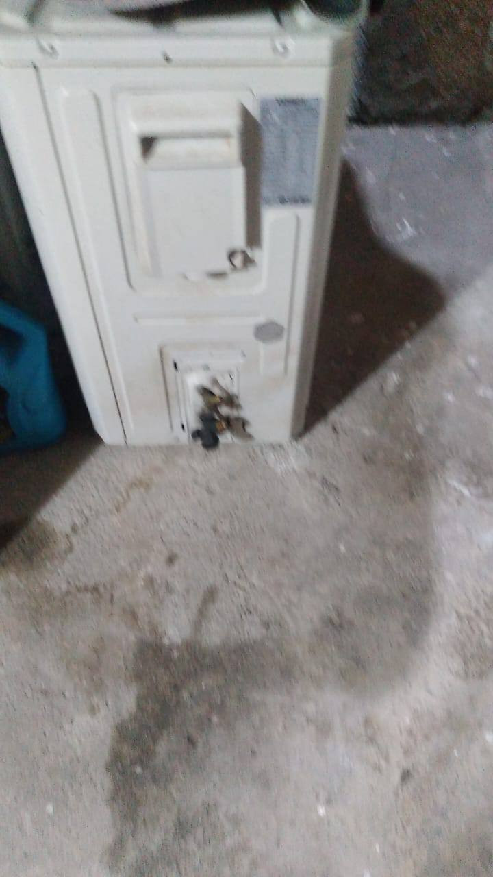 اسلام عليكم سبلت طن ونص للبيع جديد ستعمال شهرين بس سعر ٥٥٠مكاني بغداد شارع عدن يم سوك شلال ***********
