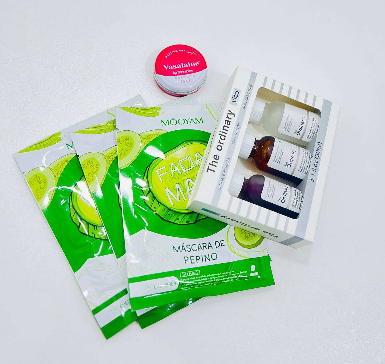 💚 عرض خرافي للعناية بالبشرة! 💚
بنات، لا تفوّتون هالفرصة 👑
بكج سيرومات The Ordinary الأصليّة يحتوي على:
✨ سيروم النياسيناميد لتصفية البشرة وتنقية المسامات
✨ سيروم الكافيين لإزالة الانتفاخ والهالات تحت العين
✨ سيروم أحماض الفواكه للتقشير وتجديد البشرة ✨

وموووو بس هيچ 😍
تاخذين البكج ويانه هدايا مجانية 👇
💚 ٣ ماسكات ورقيّة بخلاصة الخيار من Mooyam 🍃
💋 مرطب شفايف فازلين Rosy Lips يعطي ترطيب ولمعة طبيعية 🔥

📌 طريقة الاستخدام:
1️⃣ نظّفي وجهچ زين بغسول خفيف.
2️⃣ استخدمي سيروم أحماض الفواكه ٣ مرات بالأسبوع (بالليل فقط).
3️⃣ سيروم النياسيناميد يومياً بالصبح أو الليل قبل المرطب.
4️⃣ سيروم الكافيين حطي نقطة تحت العين ودلّكي برفق.
5️⃣ بعدين حطي الماسك الورقي ٢-٣ مرات بالأسبوع.
6️⃣ لا تنسين مرطب الشفايف كل يوم حتى تبقين بلمعة حلوة 😉

💚 خليه يكون روتينچ اليومي وراح تشوفين الفرق من أول أسبوع!

📦 الكمية محدودة، احجزي بسرعة قبل ما يخلص العرض!

#عناية_بالبشرة #العراق #بشرة_نضرة #TheOrdinary #روتين_بشرة #سيرومات_العناية #جمال_طبيعي #ماسكات_ورقية #فازلين #نياسيناميد #كافيين #احماض_الفواكه

سعر العرض 20 بس 😍


**إذا كنت صاحب هذا الإعلان وتريد حذفه لأي سبب، رجاءا أرسل رسالة إلى الدعم الفني**