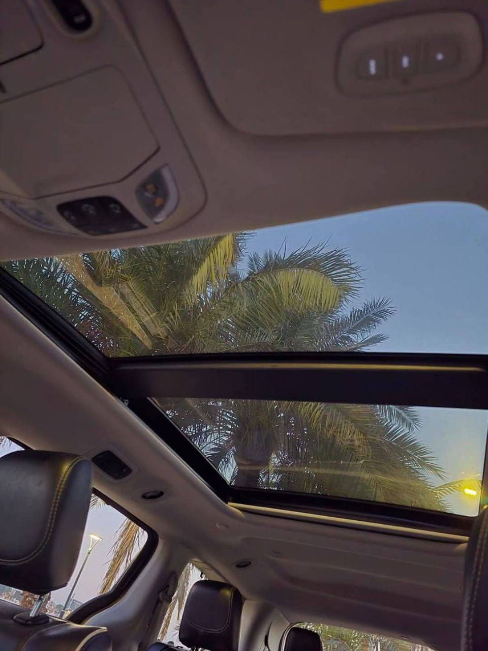 السلام عليكم
كرايسلر باسيفيكا ليمتد فول مواصفات واحدعلى واحد فول الفول مو تورنگ إل موديل 2022 اللون الاسود وتملك المواصفات التاليه: 
1ـ بانوراما (سلايدروف) زجاجي اضافة الى بوابه عازله للضوء 
2ـ اصطفاف ذاتي (اوتو بارك) 
3ـ ذاكرة خزن مرايات وكشن السائق (ميموري مرايات وكشن تحجزلسائقين تضبط حسب وضعية السائق) 
4ـ اربع كامرات (رؤيه محيطيه للجهات الاربع ) 
5 ـ حساسات عن بعد للاجسام عدد (12)للدعاميات الاماميه والخلفيه مع تنبيه صوتي ايمن وايسر حسب اتجاه وجود الجسم من السياره 
6 ـ اطواء المرايات آلي (كهربائي) وخاصة عند قفل السياره تطوى وعند تشغيل المحرك تفتح 
7 ـ فتح الابواب الثلاثه الجانبيه والخلفي (الاستيشن) بالتحسس من وجود الرجل 
7 ـ طوي وفتح الكشنات الخلفيه كهربائيّ من الشاشه والدكم الخلفيه 
8 ـ انارة البروجكتر حسب الاستداره او الاشاره ايمن او ايسر عند استخدام اللايت ليلا 
9 ـ لايتات ليد قويه بلون ابيض ناصع مع وجود لايت اوتو وحسب الاضاءة ليلا او نهارا وعند الانفاق 
10 ـ اضاءه ترحيبيه في المرايات وتحت الكشنات اضافه الى اللايتات وبقيه الاضويه الاعتياديه 
11 ـ تحديد مسار تفاعلي مع ايقاف السياره او تخفيف السرعه عند الحاجه اوتوماتيكيا مع استعادة السرعه عند ابتعاد السيارات امام السياره والتنبيه عند عدم وضع اليد الستيرن 
12 ـ ابواب كهربائيّة اوتوماتيكيه مع التحكم بها من البصمه 
13 ـ تشغيل المحرك عن بعد من البصمه 
14 ـ سايد بريك الكتروني تفاعلي يفتح اوتو عند السير من وقوف بالتقاطعات ماعدا اطفاء وتشغيل المحرك ذاتياً 
15 ـ دشبول مطرز بالخياطه ومطعم بالصاج مع الابواب 
16 ـ فرس متصل بالدشبول كبير مع وجودشاحنات سلكيه ولاسلكية مع مساحات خزن للحاجات فوق وتحت ماعدا خزن الموبايلات
 17 ـ الكشنات الاماميه كهربائيّة (السائق والايمن) 
18 ـ تدفئه وتبريد الكشنات الاماميه 
19 ـ تدفئه للكشنات الوسطانيه 
20 ـ بصمتين اصليه متوفره للسياره 
21 ـ مكنسه كهربائيّة مثبته من الشركه الصانعه لتنظيف داخل السياره 
22 ـ جامات الابواب الاربع اوتو بضغطه واحده صعود او نزول 
23 ـ شحن موبايل لاسلْكيّ 
24 ـ نظام صوتي مضخم هارمن گادن 
25 ـ السياره  ماشيه 40 الف  ميل قابله للزياده 
26 ـ نظام خرائط مزود بالشاشه فقط تحتاج تنزيل خرائط العراق حسب الرغبه مع نظام اندرويد اوتو وكار بلي 
27 ـ ماسحات مطريه اوتو تتوقف عند انقطاع المطر وتشتغل عند هطول المطر 
28-سستم صوت هارمن گاردن ذو ميزات عالية الاداء  واما السعر فهو سعر الليمتد الفول مواصفات مومثل البعض فول ماعدا الفتحه وهي مواصفات حقيقيه وهو 275 ورقه وللاستفسار الرجاء الاتصال او المراسله على رقم صاحب السياره *********** متوفر واتساب  مكان السياره ناصريه 
  واهلا وسهلا بالطيبين
