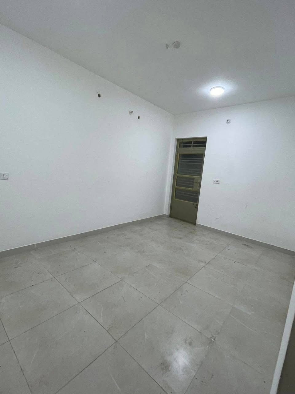 للأيجار مشتمل طابق ارضي مودرن مساحه 250 م #السيديه
(معزول عزل تام )🔱🔱

يحتوي على2 نوم وصاله ومطبخ وهول حولي وخدمات عدد 2 والصاله سويت + كراج سياره كبير 📍🔱

* يحتوي المشتمل على مدخلين ✅

الموقع السيديه مربع الاقتصادين📍

الأيجار مليون قفل 🔒🔒
_______________________________________
للأستفسار اكثر تفضلو بزياره مكتب الطائي للعقار 💎
السيديه شارع المركز عماره عالم الجوكر ✔️

او الأستفسار ع الارقام ادناه 📞↘️↘️ (متوفر واتساب )📌🔛

***********
