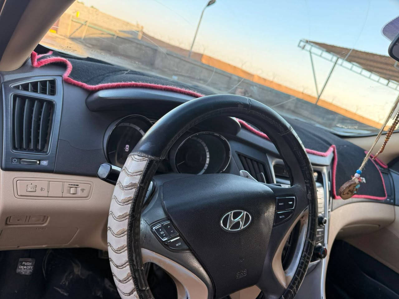 السلام عليكم سوناتا 2012 ابيض
داخل السياره لونين السياره مكفوله بدون صبغ فقط بارد رقم بغداد دولي بأسمي تحويل مباشر 
صدر امامي خلفي جديد 
وياله جدد 
تخم تاير جديد 
منضومة الماء كلها جديده 
ماء زيتي الاصلي 
مري شفط 
تخم نوزل جديد 
بلكات جدد 
عبوه مال گصه جديده 
مكانها صلاح الدين قضاء بلد 
السياره ماشيه ١٦٠ الف كيلو 
للأتصال (***********) 
السعر 130$$$$
