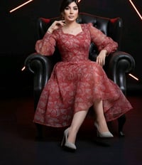 جهاز تقويم الظهر الأزرق مع أشرطة رمادية. مثالي لدعم الظهر وتحسين الوضع...