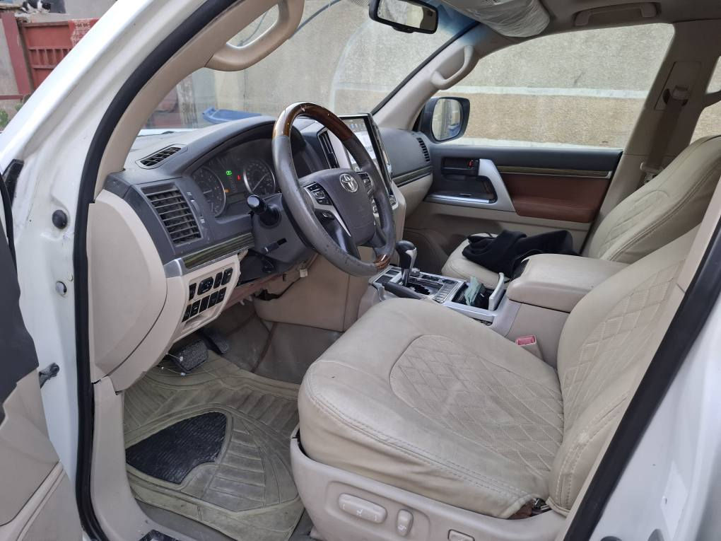 السلام عليكم للبيع او مراوس تويوتا جكساره موديل ٢٠١٥ بريم خليجيه فول مواصفات تدفئة وتبريد ثلاث قطع سبعه راكب شاشه كاميرا كهربائيات كلهه تشتغل صدر امامي وخلفي ممتاز تخم تاير نظيف فور ويل كشنات جلد وكهرباء هيترات بالكشن حساسات السياره مجفيه على صفحه السائق ومصبوغه عام شواصي مكفولات داخلها يحتاجله ترتيب بسيط كير ومحرك مكفولات تبريد ثلج مكانها بغداد الدوره ابو دشير هاتف *********** سعرها ٢٨٠ بغداد, العراق
