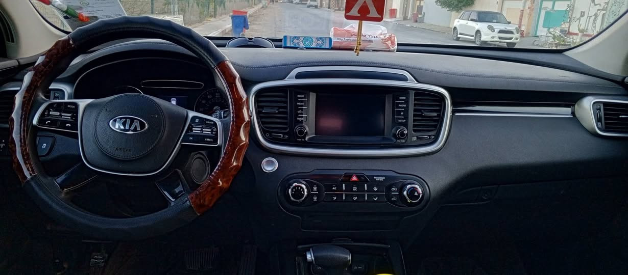 السلام عليكم 
سورنتو 2020امريكي نص فول
بصمه تشغيل تشغيل عن بعد
ترحيب قفل وفتح عند الاقتراب 
رقم جديد بأسمي 
الضرر نص باب السايق وربع باب الوره السايق
السياره احله من الصور ماشيه 100
السعر223وبيه مجال
مكانه النجف الاشرف
اتصال فقط *********** /واتساب/
