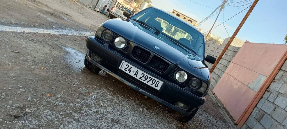 بي ام ٥٢٥ مسكر عدل اوتو اصل ٥٣٥ موديل ١٩٩٢ بجم عريض مصبوغة عام للجمالية بدون اي حادث تبريد شغال صدر امامي خلفي جديد مكينة كير مكفول دواخل نظيفة كهربائيات كلة شغالة سلايت شغال بيه كوبون بنزين هزة وفحص جديدة وسنوية عظم لحد ٢٠٣١ دهوك بسمي والسعر ٥٨ وبيه مجال بسيط. للاستفسار ***********
