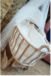 سرير طفل • بالكارتون • ما مفتوح