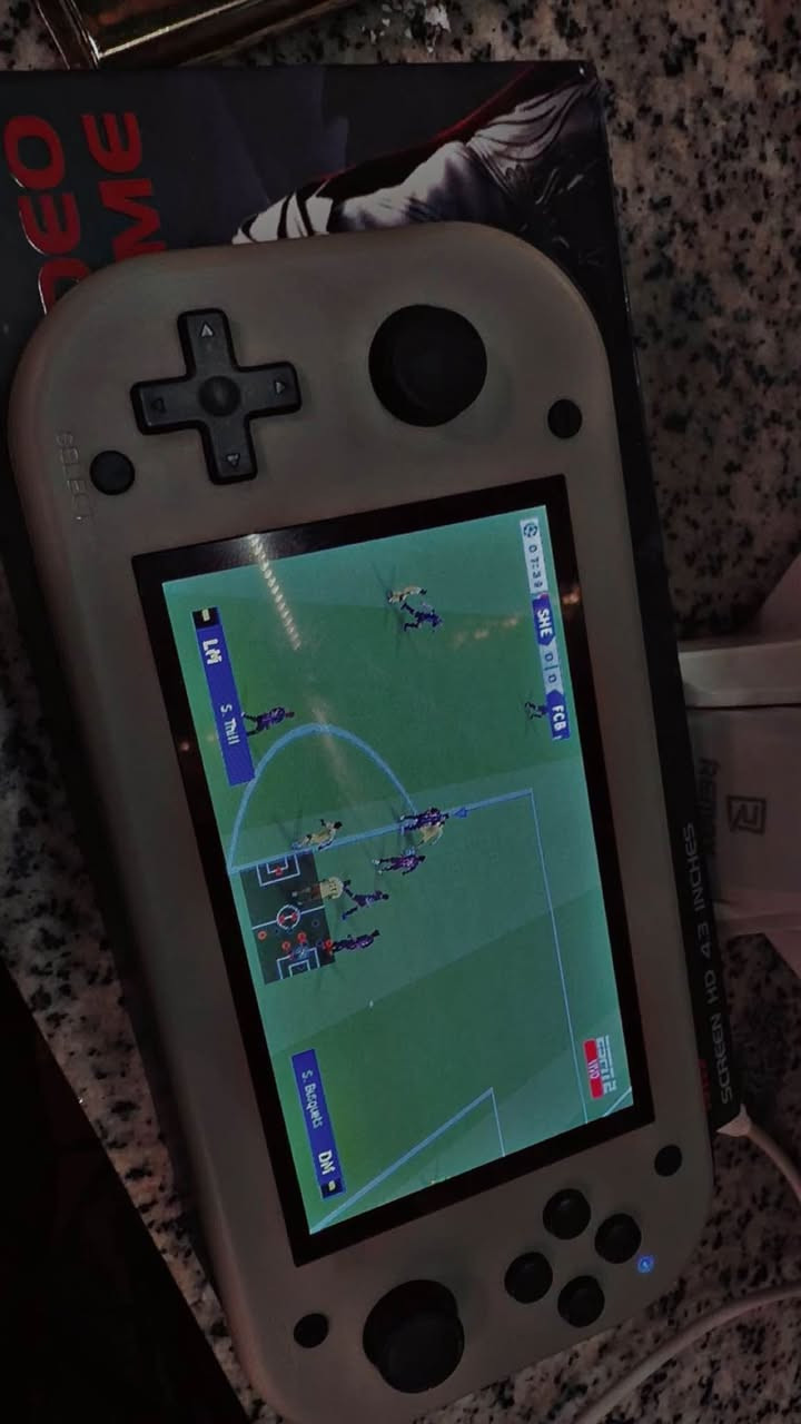 زۆر بەی یاریەکان دە خوینیتەوەو ١٢هەزار یاری تیایە وە دەتوانی یاری تری بۆ زیاد کەی یاریەکانی پلیستیشن ١و٢ و پئسپ و جەندان کونسلی تر دە خوینیتەوە تازەیەو بەس بۆ تاقی کردنەوە پی کراوە نرخی ٧٠٠٠٠هەزار گەیاندن هیە كويسينجاك, أربيل


**إذا كنت صاحب هذا الإعلان وتريد حذفه لأي سبب، رجاءا أرسل رسالة إلى الدعم الفني**