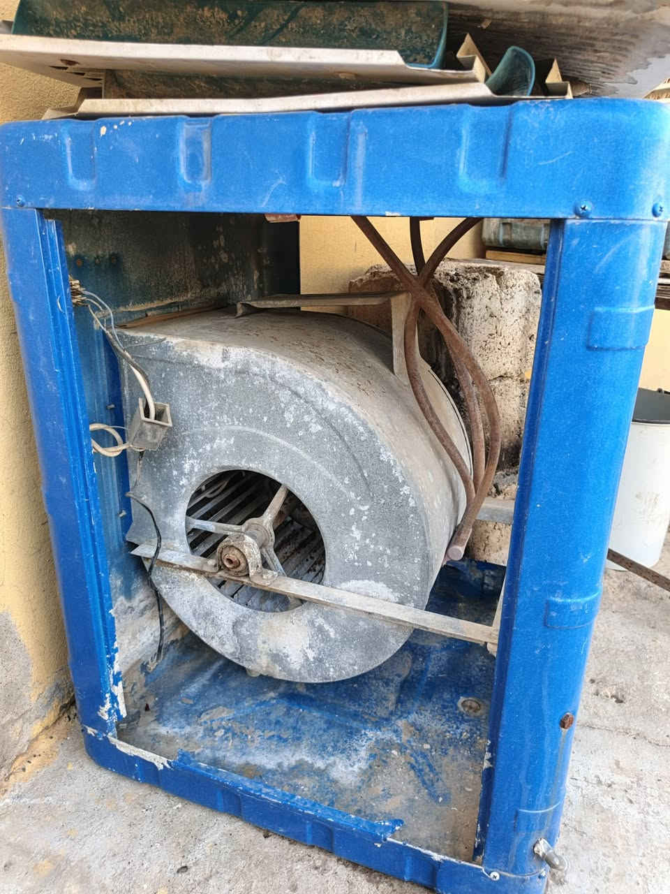 مبرده 2ونص شغاله مثل ماتبين بالصوره السعر 65الف +
كشر مبرده 1ونص السعر 20الف +حوض سمك 15الف 
***********واتساب
