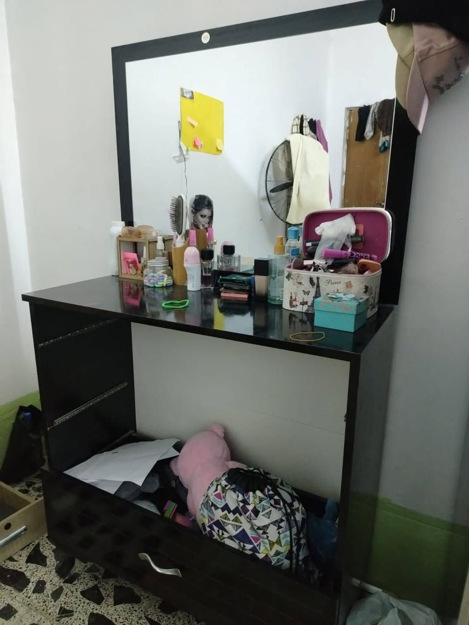 توجد غرفه نوم. السعر. 200.    التواصل وات ساب ***********
