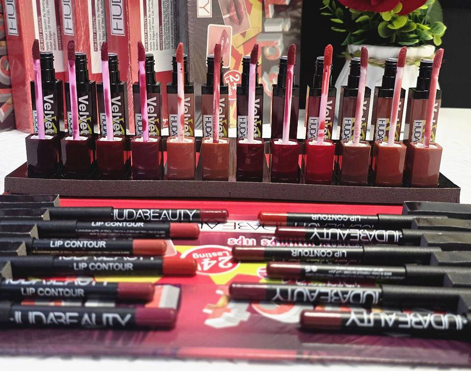 أرواج هدى بيوتي  Huda beauty  مع لب لاينر 🫦⋆౨ৎ˚🍓. 
سيت حمر مات 12 لون تدرجات تمووت  
مع 12 اقلام تحديد بألوان تناسب جميع الأوقات ⏰
احلى انواع الحمر الي راح تجربيها
ومتشقق الشفه نهائي تحتوي على زيت الجوجوبا و خلاصة الافكادوو 💋
تدوم طويلا على الشفاه دون ثقل ودون الشعور بالجفاف غنية  بفيتامين E وزيت الأفوكادو ليترك الشفتين ناعمة ولينة دون ملمس لزج. البصرة, العراق


**إذا كنت صاحب هذا الإعلان وتريد حذفه لأي سبب، رجاءا أرسل رسالة إلى الدعم الفني**