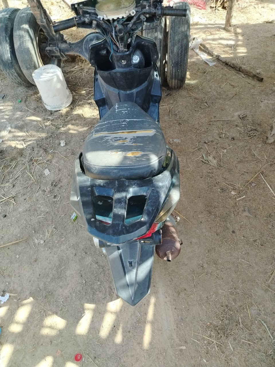 للبيع كوم حديد عوزه باتري وهندر شغاله متروكه مكان  كوفه عباسيه ***********
