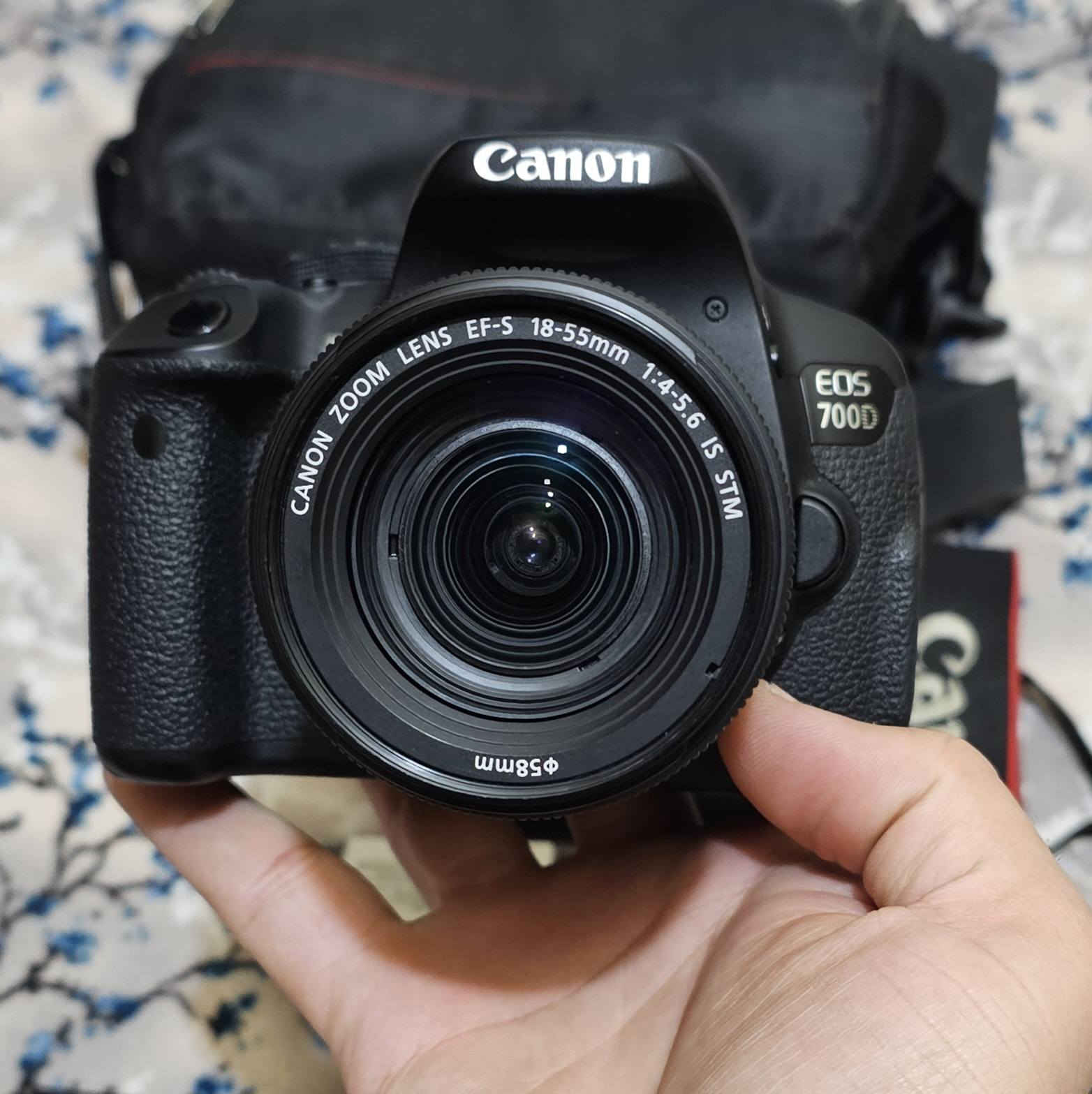 السلام عليكم 
كامرا 700Dكانون مع عدسه 18 55 الستبلايزر اخر اصدار 
مع الكثير من الملحقات كرب حامل بطاريات بطاريات عدد٢ الاصلي شاحنه جنطه حزام كتف تحويله نقل للايفون مع غطاء العدسه 
الكامرا نضافه ١٠٠ 
السعر ٤٠٠ الف
مكاني نجف موجود توصيل ***********
