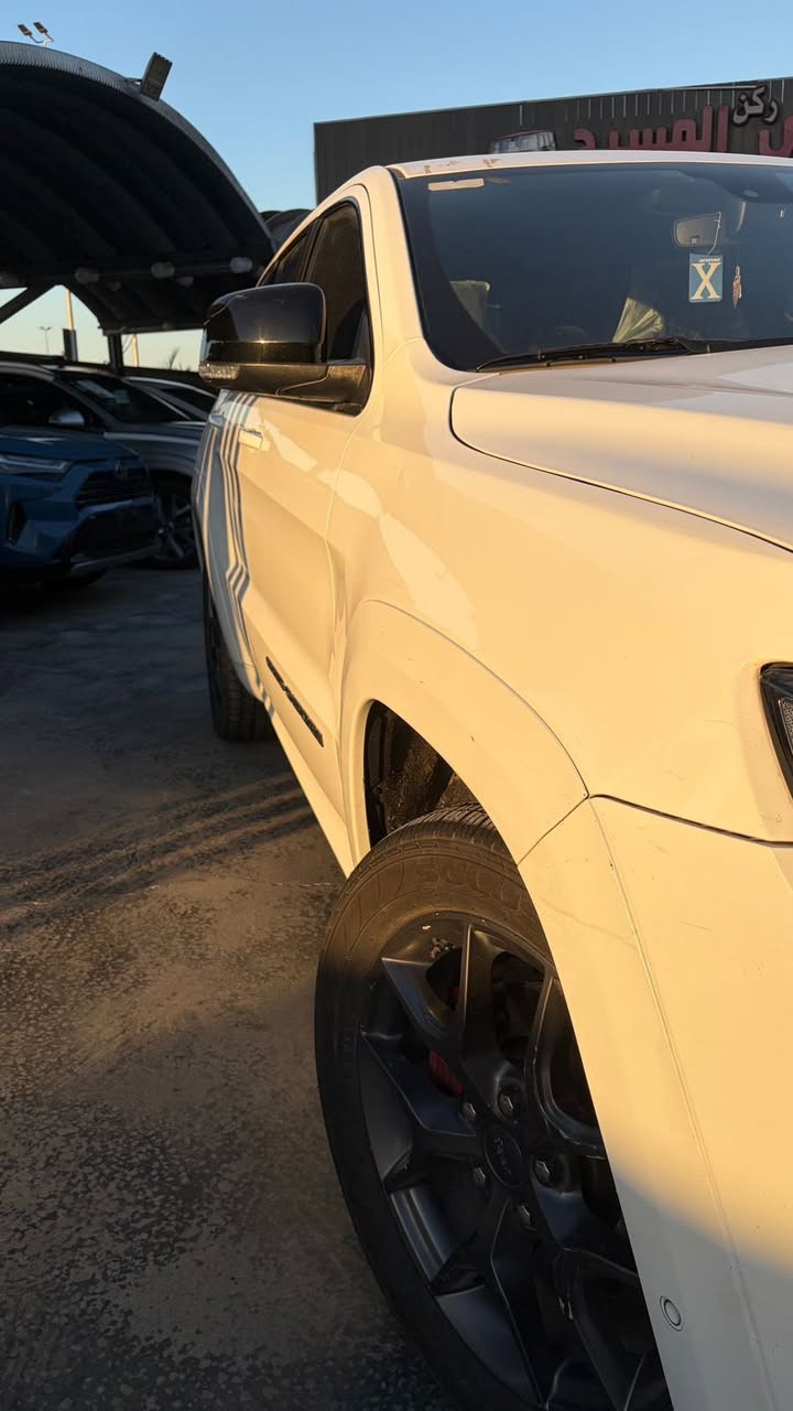 السلام عليكم

‏JEEP GRAND CHEROKEE 2019 S

جيب فئة:    S

موديل:    2019

مكينة:     V6 3.6

خليجي مكفولة من الشخط رقم بغداد ✅

المواصفــات 

بانورامـــا

رادار جانبـي نقطة عميـاء رادار خلفـي

كشنات جلد 

ستيرن هيتـر + كهرباء

نظام توقف اوتـو ستوب

حساسـات امامي خلفي

صندوك كهربائـي

سماعات سستم صـوت

بصمة و تشغيل عن بعـد

كيج الكترونـي

نظام متعدد اوتو للطرق

مري قلاب وشفط

العنوان بغداد البنوك شارع المشاتل

للاستفسار:***********

اتصال او واتساب
