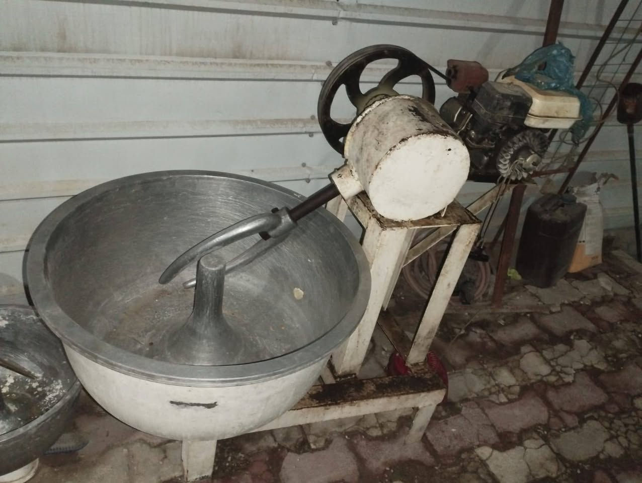 السلام عليكم غراض مال موكب مستعملة وشغاله
فرن لحم بعجين
عجانه كبيره
عجانه صغيره 
التواصل على الرقم/ ***********
المكان/بغداد/الامين الثانية/سكينة
