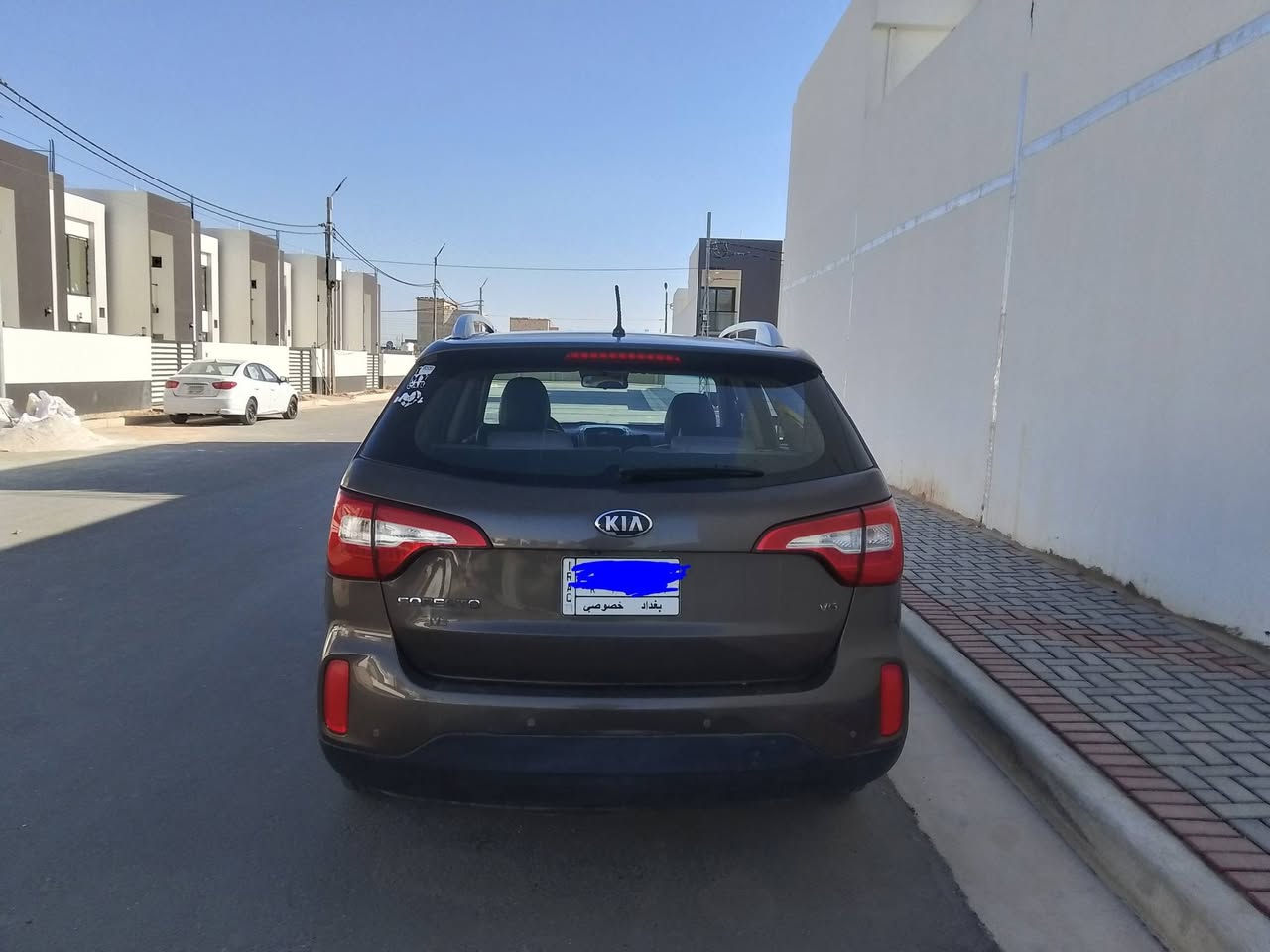 السلام عليكم سياره سورنتو موديل 2013 خليجي سياره فول مواصفات واحد على واحد محرك سته سلندر سبعه راكب ثلاث قطع تبريد حداديه كير سياره كفاله من كل شيء سعر السياره 157 بها مجال بسيط العنوان كربلاء رقم الهاتف ***********
