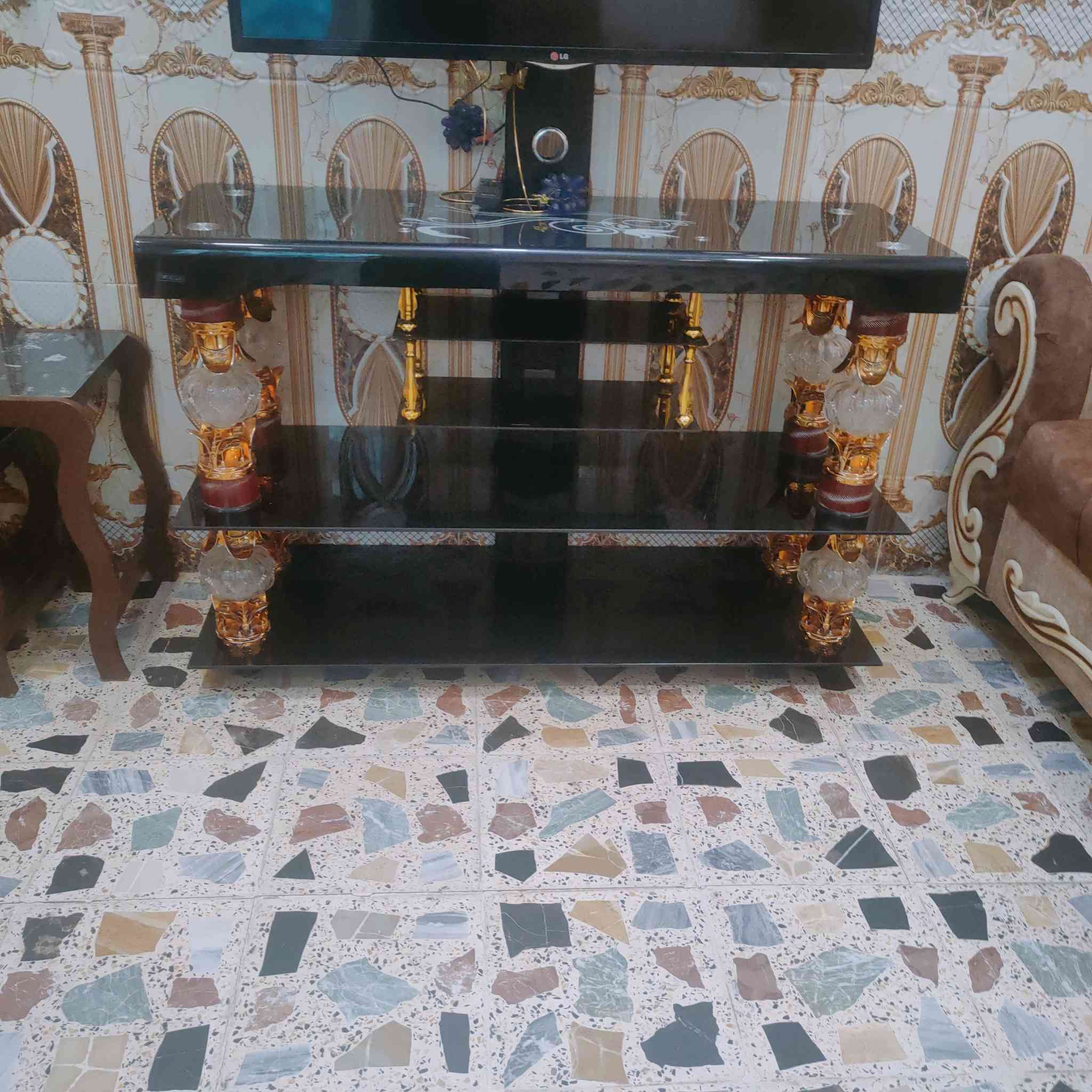 السلام عليكم
طخم قنفات +طبلات+ميز بلازمة للبيع للاستفسار الاتصال على الرقم 
***********
