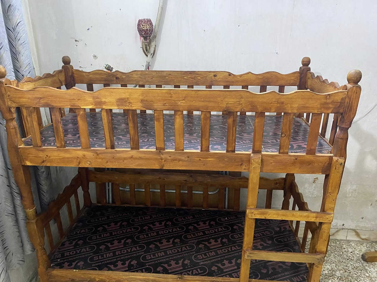 سرير طابقين من عمر سنه إلى 10 سنوات 
شغل. عراقي نظيف. مستخدم  طابقين مع دراج صعود
سمك الجربايه 70 
طوله 160
عنوان. البلديات المضمار. 
***********
