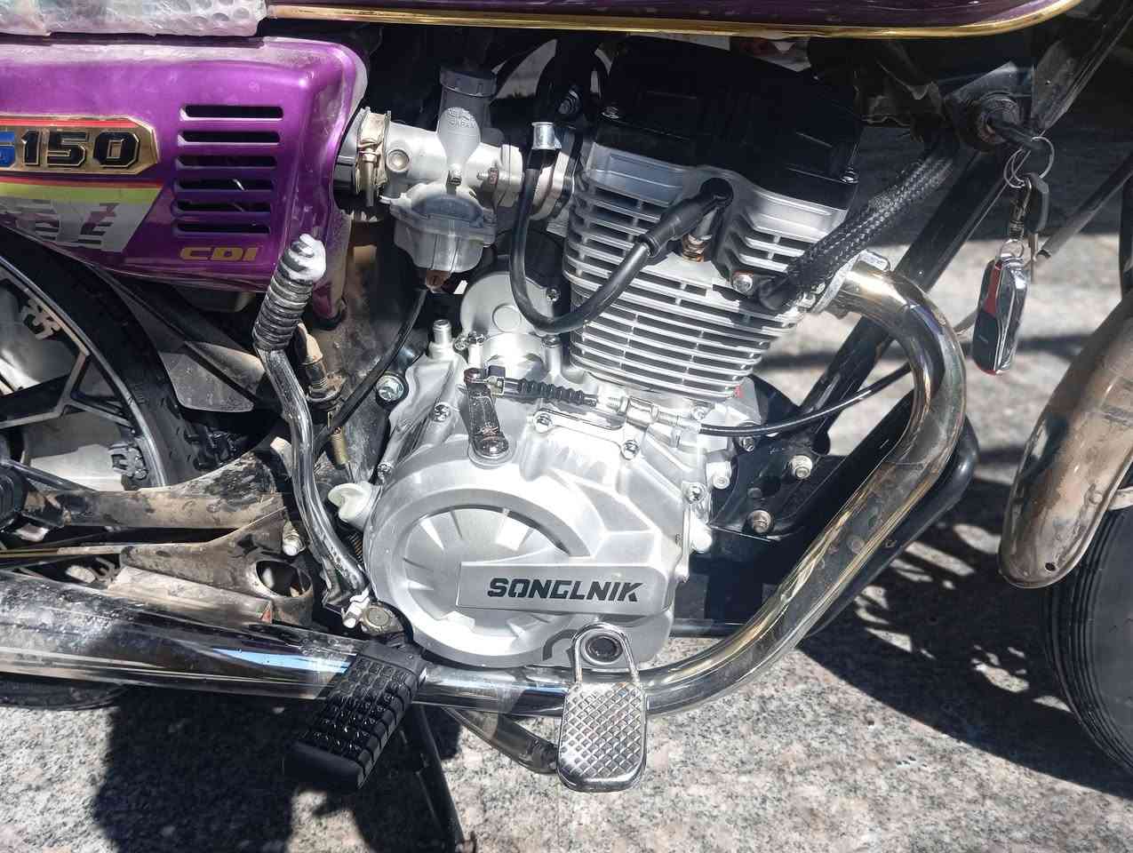 السلام عليكم دراجه سافان موديل ٢٥دراجه جديده اجدد من صور طك كارتون مكفولة كفاله عامه حتى من البنجر اكفله الك اذا بيه كلوب نقص تاخذه بسعر لبالك وتروح اراوق سكنر بصمته موجوده سويجات ثنين سعر ٧٥٠وبيه مجال ((واخيكم البياعه شره لا طبلي وصير براسي لوتي  مع حترامي))مكان الديوانيه الاسكان ***********
