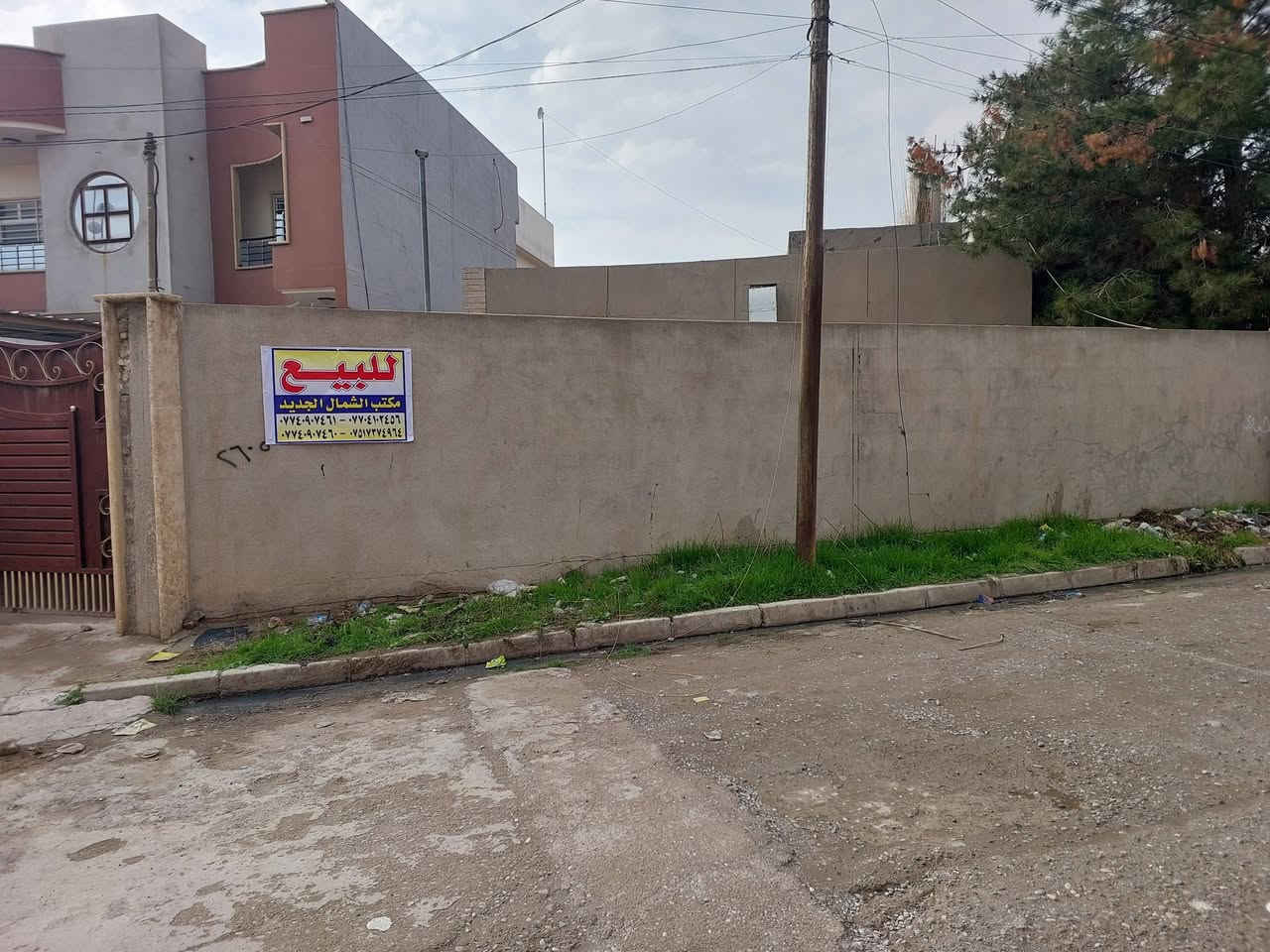 دار للبيع 
حي العربي فرع جامع عباد الرشيد ثاني فرع الى اليسار قبل تقاطع العريان  
طابق واحد بناء قديم 
المساحه 254 متر 
سعر المتر ( 1.100.000 ) مليون ومائة الف دينار 
للإستفسار الاتصال على الأرقام 
***********
***********
