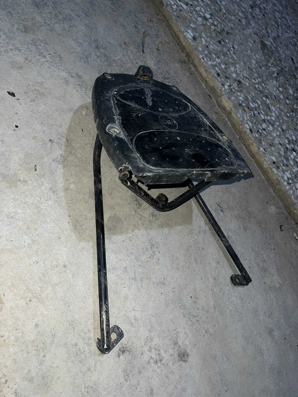 تزويد عدله للبيع وياله هنه وتايرات جلاتين اصلي ب 110 كاسحه عدله ب 10قفل سبايدر اربع ب 10قفل صدر علشغل ب 50 قبق فلاوينً 10 فج بس شكل بً10 سيبايه بوليس اصلي ب  توصيل كافه محافضاتً مكاني ديالى خان بني سعد ***********
