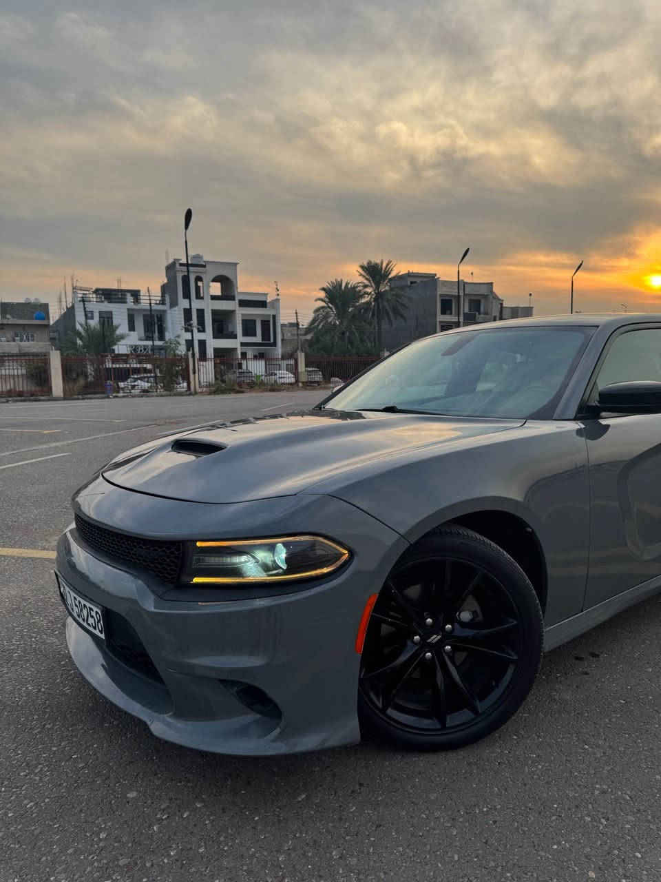 جارجر. 2019 بلاك توب 
لون اسمنتي
العداد: 146mi
رقم أربيل الجديد باسمي  وكاله تحويل حاضر 
المحرك : V6.  3.6L 
سياره تو ويل 
المواصفات عاديه  
شاشه وسط مع نظام ملاحة GPS 
 مقعد السائق كهربائي 
 حساسات مع مانع تصادم خلفي . 
 تشغيل عن بعد 
 ستيرن كهربائي 
 محدد سرعة 
 تلفون بلوتوث 
 كاميرا خلفية 
 مرايا متحسسة للاضاءة العالية 
صور الحادث والسونار بلمنشور 
بجم وضهر كبس بدون ايرباك 
كير محرك كفاله 

للتواصل*********** يوجد واتس 

السعر 185 $$$$
بيهة مجال حق الجية والعملة بغداد, العراق
