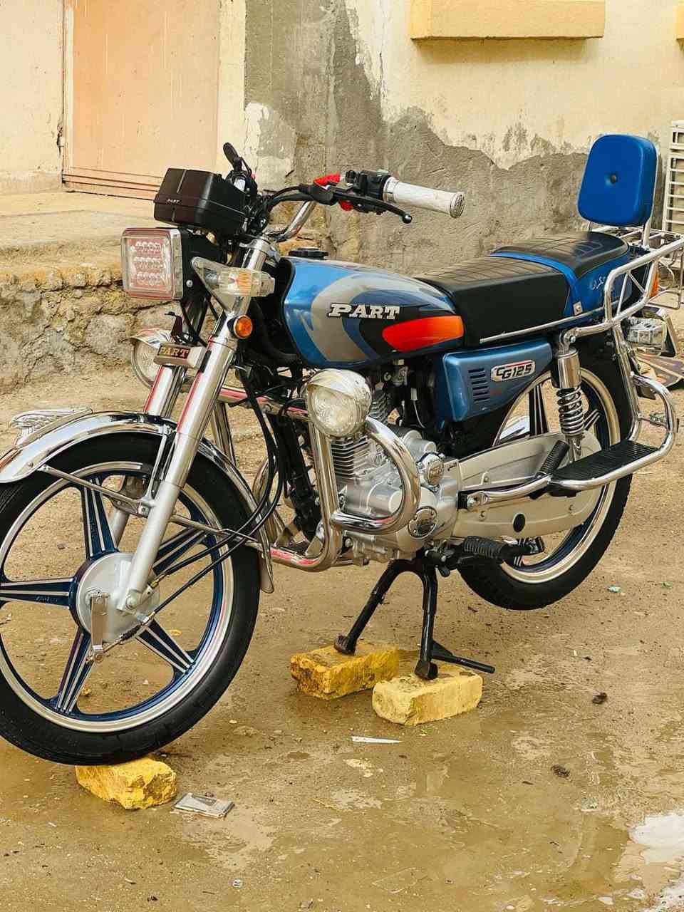 سلام عليكم دراجه بارت البيع مامفتوح بيه برغي وراق كامله مانقصه كلشي مكلف بل نشر رقم صاحب الدراجه ‏‪***********‬‏
