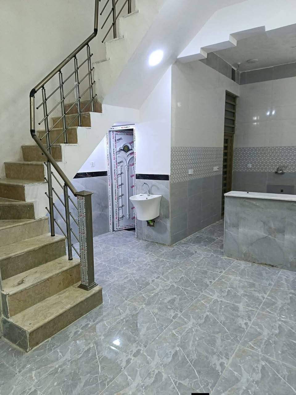 دار للبيع حي الغدير  قرب الفلكه مال قاضي  المساحة 100متر الإستفسار *********** اتصل@الجميع
