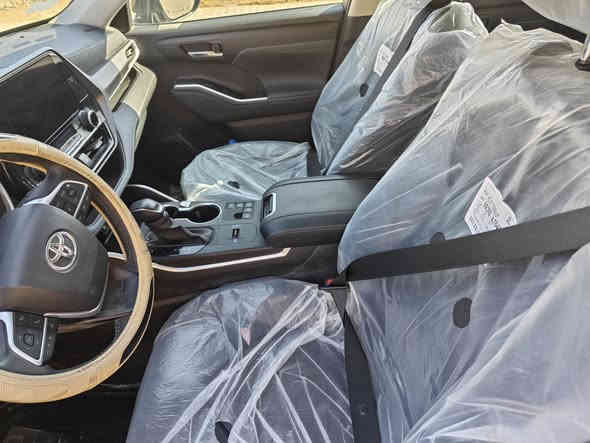 السلام عليكم هايلاندر  خليجي هايبرد بلاك اديشن بيضاء موديل 2024 بغداد ماشية 10الاف فقط عبد اللطيف جميل فول مواصفات يعني رادار كشن جلد سيارة مفولة تجي مثل اللمتد بس امابيه اربع كاميرات مكفولة من كلشي بس شخطة صغيرة بدون حادث بالبيت  بالدعامية الخلفية موضحة مامكحلهة السعر ٥٤ مليون وبيه مجال قليل  للعلم مشتريه من باركود ٦٠مليون  للاتصال ***********
