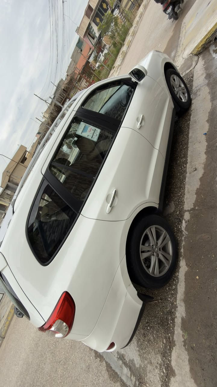 السلام عليكم 
هونداي سنتافي خليجي للبيع2011
محركV6 3.500
سبعه راكب  دفع رباعي كامره حساس تحكم سترين فتحت سقف تدفئه تبريد فول ماعده البصمه سياره مكفوله من الضربه وصبخ بيها بارد قليل
رقم انبار مشروع وطني وين ميعجبك حول
السعر165وبيها مجال حك الجيه الاستفساار خاص او الاتصال ع رقم***********
