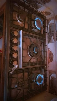 طباخ • ٣ شغلات • ٢ مسدود