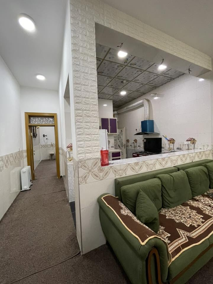 السلام عليكم ورحمه الله وبركاته …
دار للبيع المساحة 100 (5*20) 
بناء حديث درجه اولى طابوق جمهوري صب مسلح ارضيه مرمر تركي 
العنوان - كربلاء -حي العسكري 17 (الطاقه) 
للاستفسار (***********)
