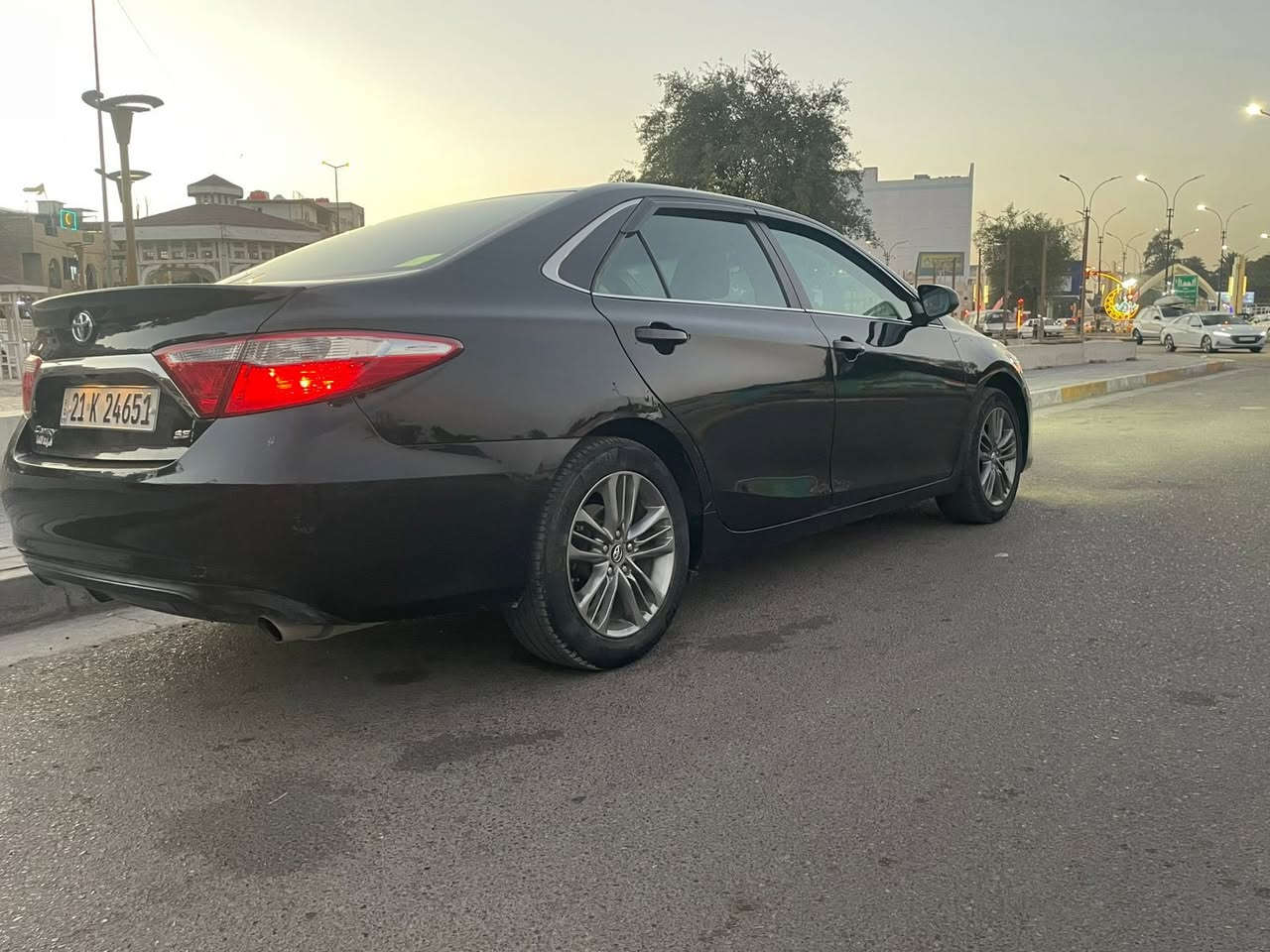 كامري se 2017
وارد امريكي حادث سطحي 
بنيد صبغ +جاملغ بارد 
ماشيه 88 الف ميل السياره مال بيت استخدام شخصي 
كير مكينه تبريد صدر كله كفاله السياره داخله ادامه وسيرفس قبل اسبوع مابيها اي كلوب مشتغل 
شاشه اصليه و كامره 4 جامات اوتو شفتات ستيرن 
الايرباكات راجعه سستم 
منظومه زينون اصليه + لايتات اماميه اصدار خاص 
السعر 142 بيها مجال بسيط حك الجيه
*********** اتصال او تساب مع صاحب السياره
