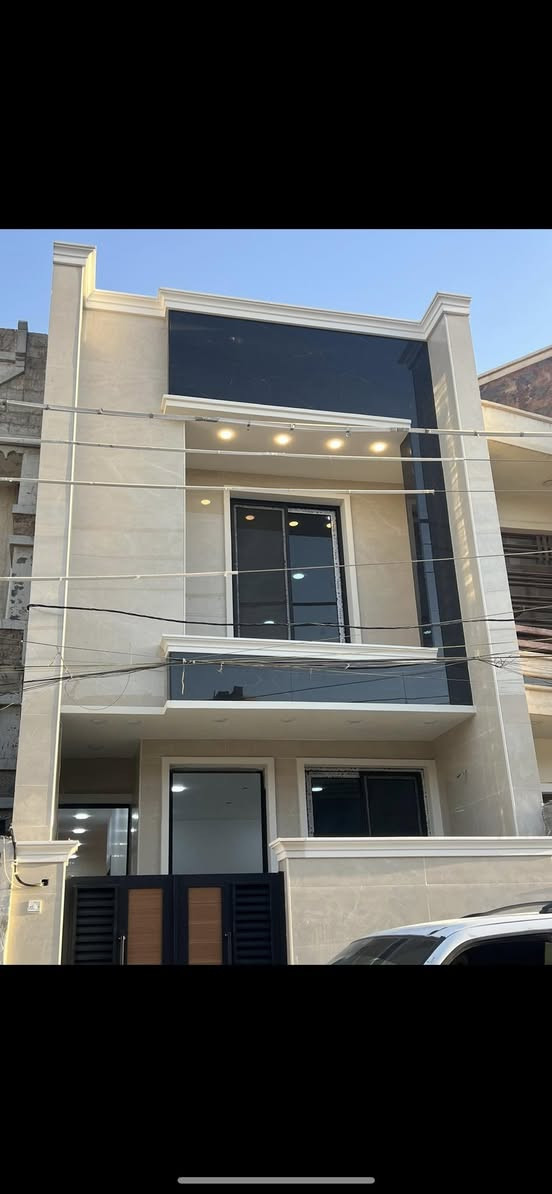 السلام عليكم 
بيت 🏡 للبيع مساحة ١٠٠ متر واجهة ٥ متر ونزال ٢٠ مدخلين 
حيّ الجهاد ديوان المخابرات بضهر شارع ٦٠ مباشرتا موقع ممتاز 
بناء حديث ومنفصل وليس مشترك  للاستفسار
***********
