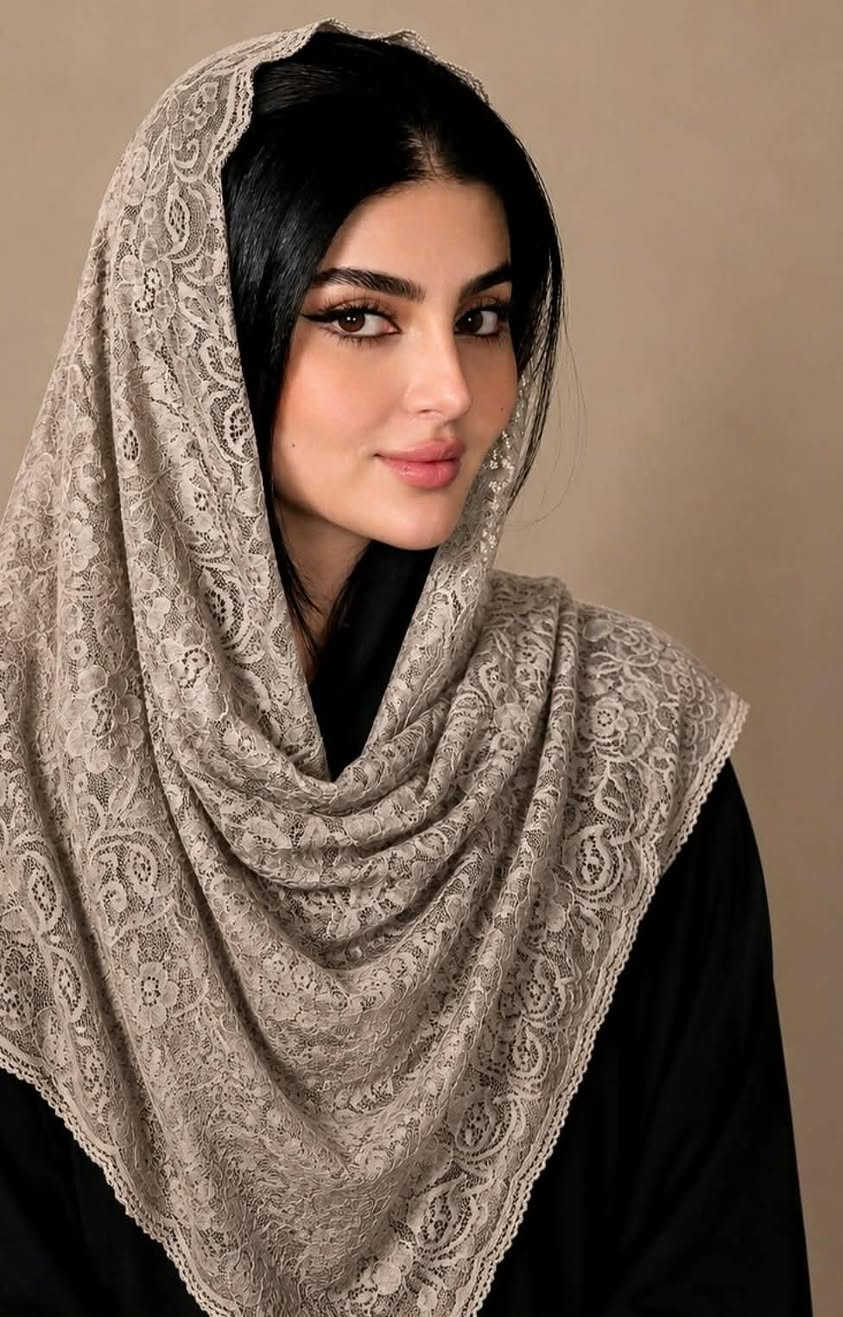 ✨ وصل شال الذكاء الاصطناعي الترند ✨
🧵 خيط بريسم وقماش تول فاخر
💎 نعومة ولمعة راقية جدآ 
🎀 تصميم أنيق وموديل عصري
🌈 ألوان مميزة تتناسب مع كل الإطلالات😍
قياس الشال / الطول مترين والعرض 70 سم ✔️
#الاصلي الكويتي البريسم 💯 
🚘 يوجد خدمة توصيل لجميع محافظات العراق ٤ الاف 🚘


**إذا كنت صاحب هذا الإعلان وتريد حذفه لأي سبب، رجاءا أرسل رسالة إلى الدعم الفني**