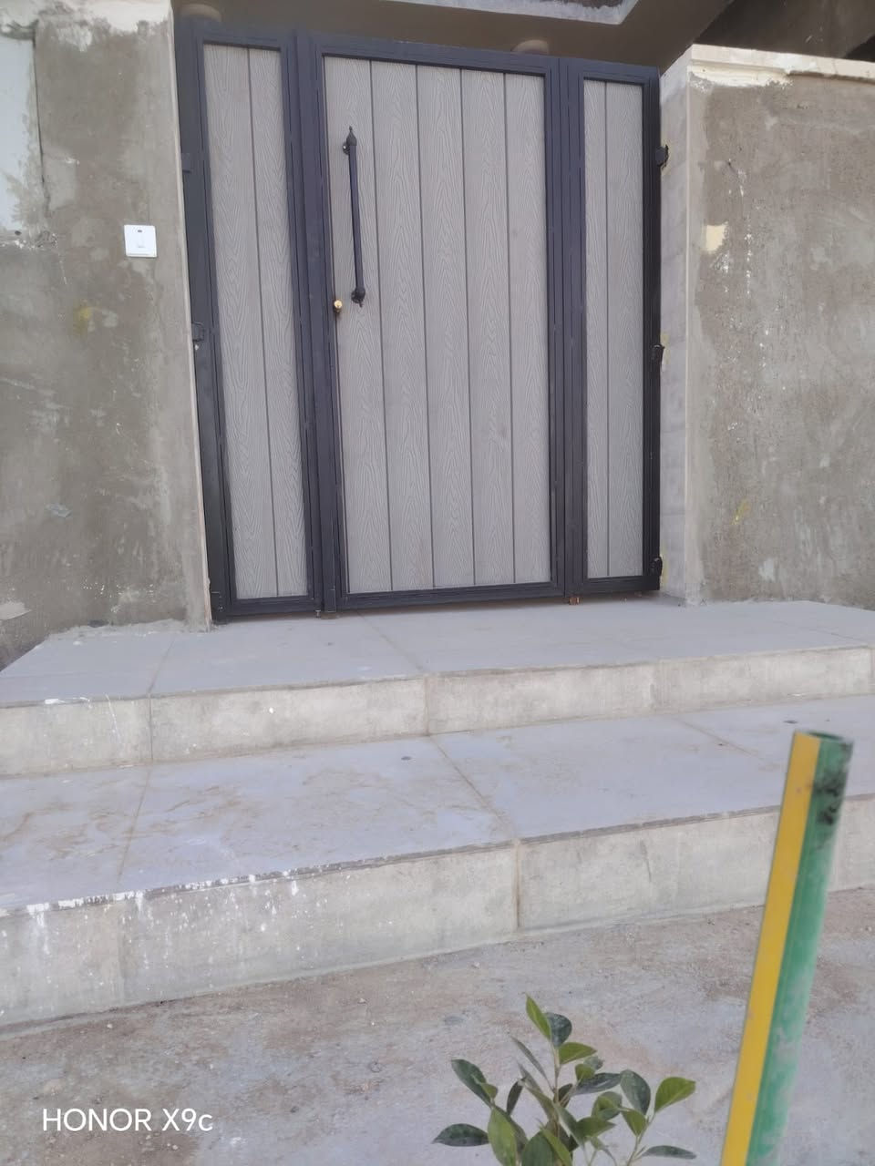 موجود شقه طابق ثاني رکن, الزهور . قریب على الحولي وهیت لاند, يصلح شركه او معهد,  ٢  غرف نوم, صاله , استقبال ممكن يصير غرفه نوم ,   

صحیات عدد ٢, مطبخ، 

بناء حديث

نظام دكتات مبرده

، تاسيس سبالت وتاسيس غاز

، تاسيس كاميرات تاسيس خط طاقه شمسيه وتاسيس انترنت

ساحة سیارات.. 

واجهه ركن 25 متر

الاستفسار, والسعر : 

***********
