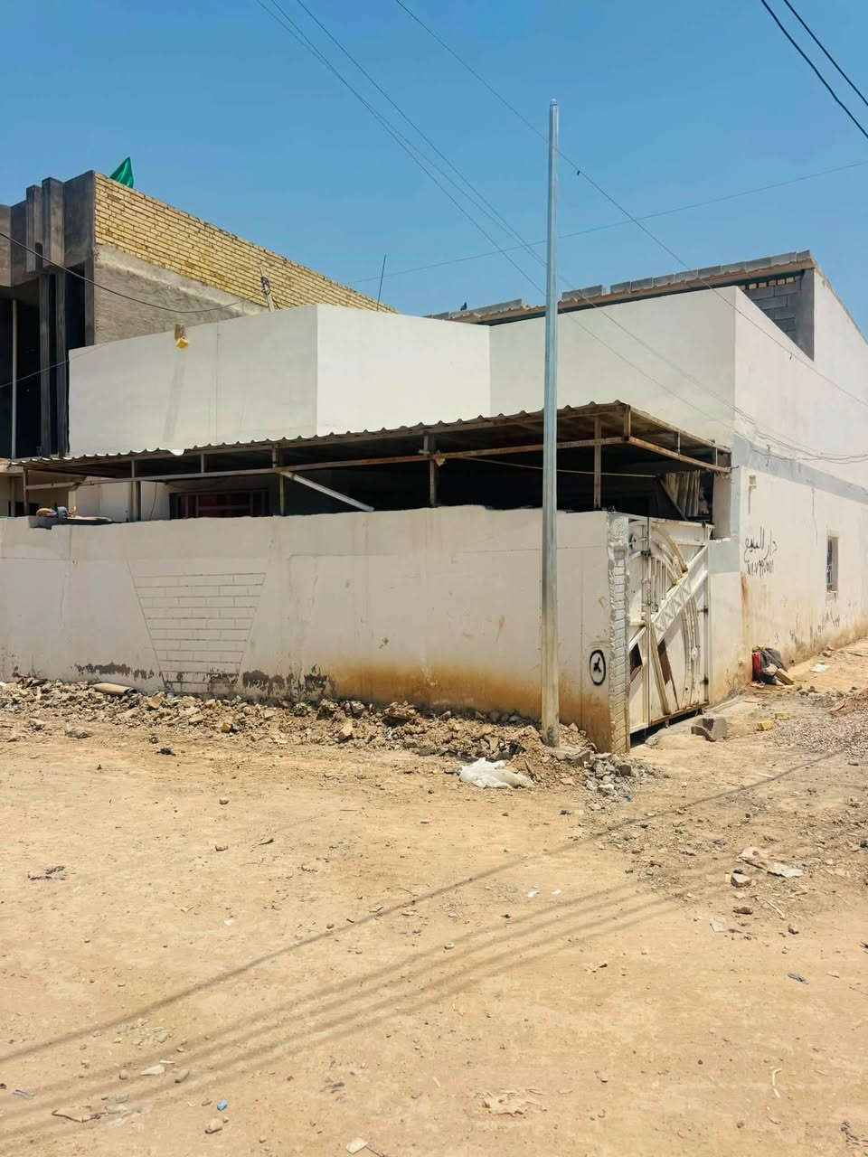 بيت للبيع منطقت حراس شارع الحسينية ركن لاستفسار على رقم ***********
